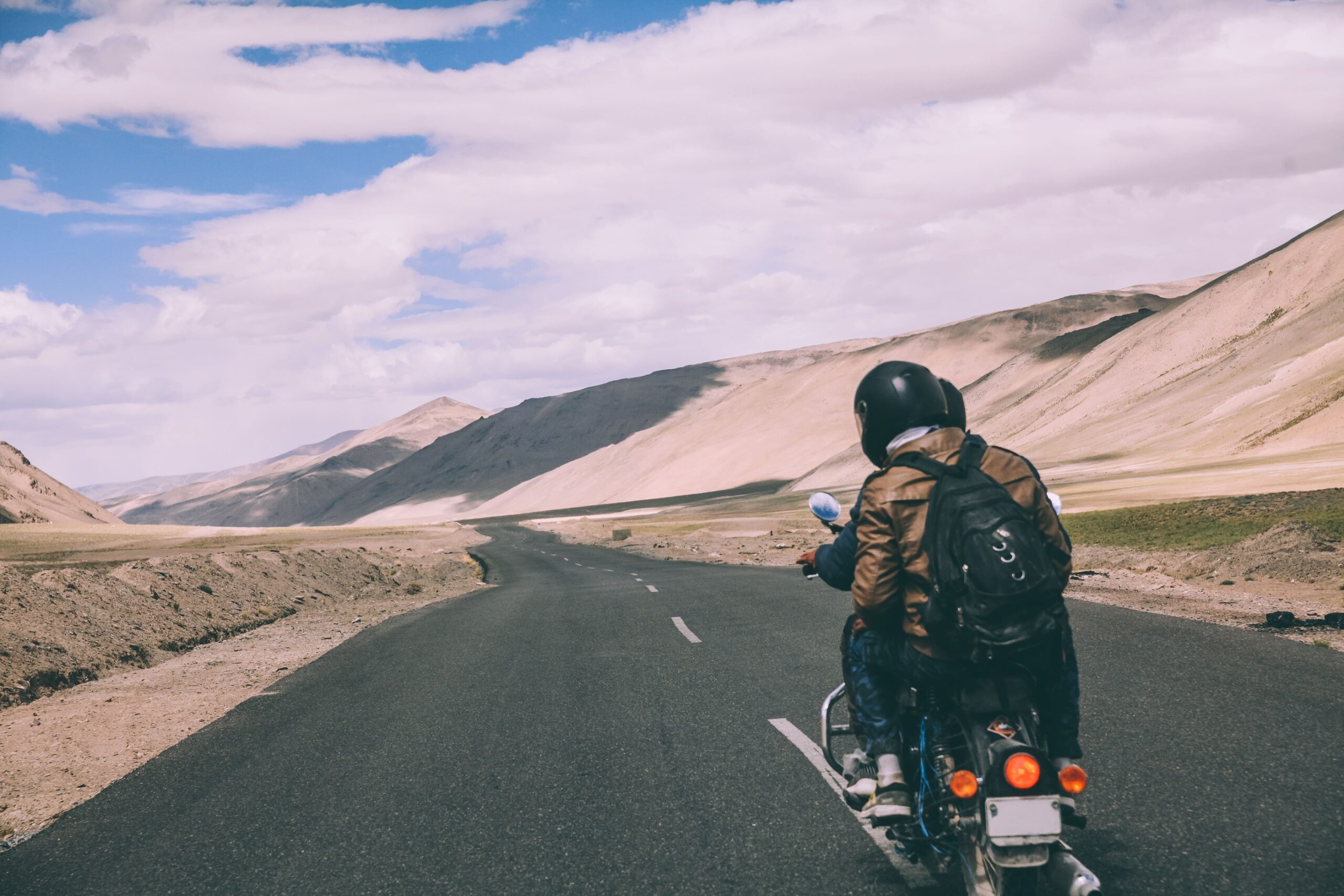 Royal Enfield Biek rental in Leh